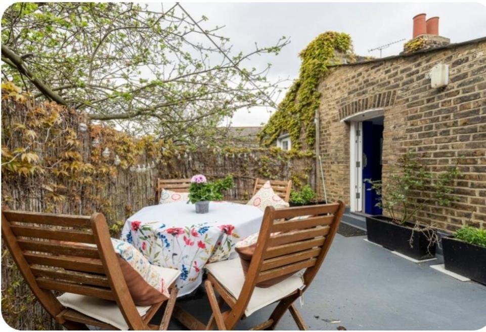 Stylish Room With Private Bath & Terrace In Super Central Clapham Junction Minutes From Victoria, Waterloo لندن المظهر الخارجي الصورة